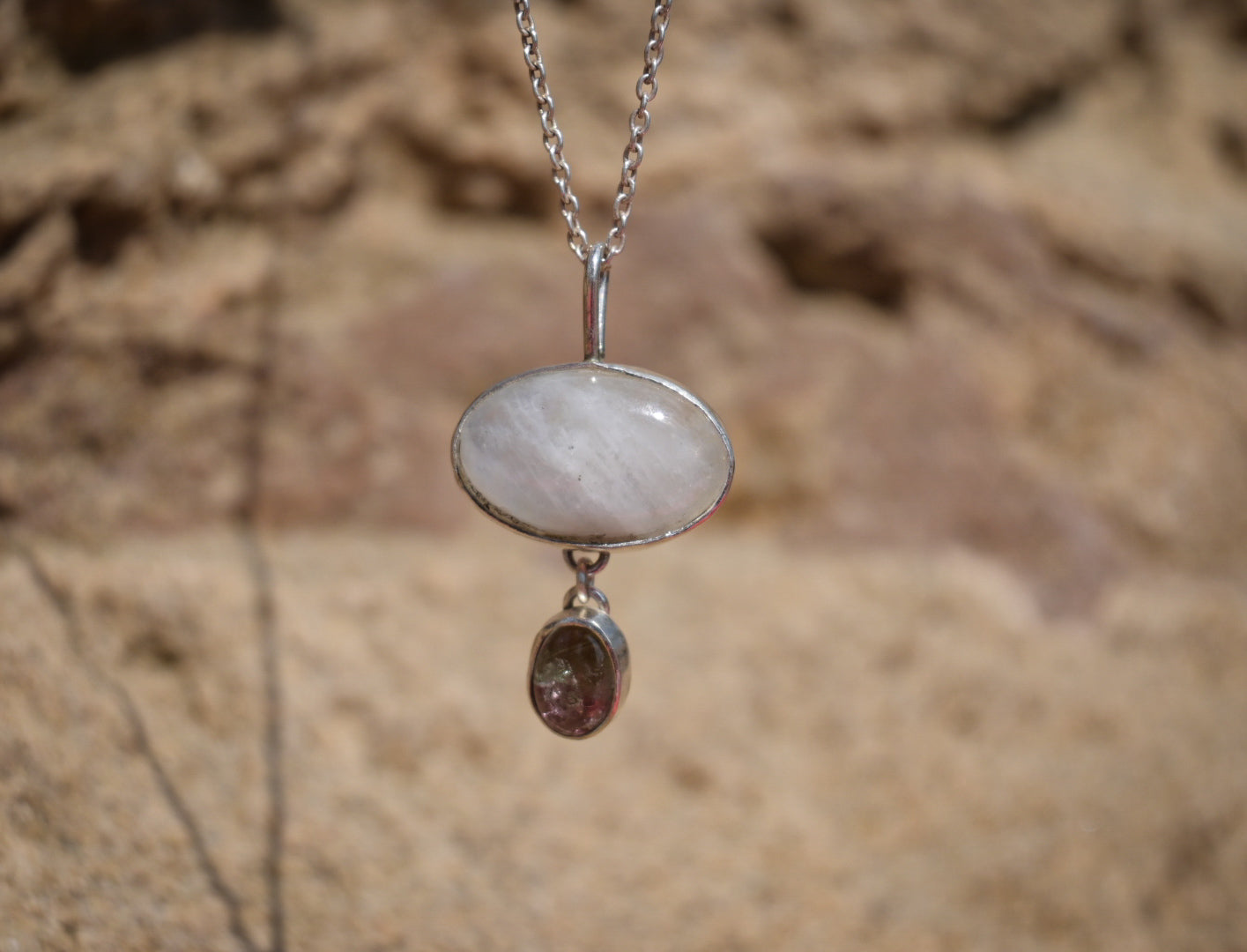 Piedra de luna con Turnalina sandía