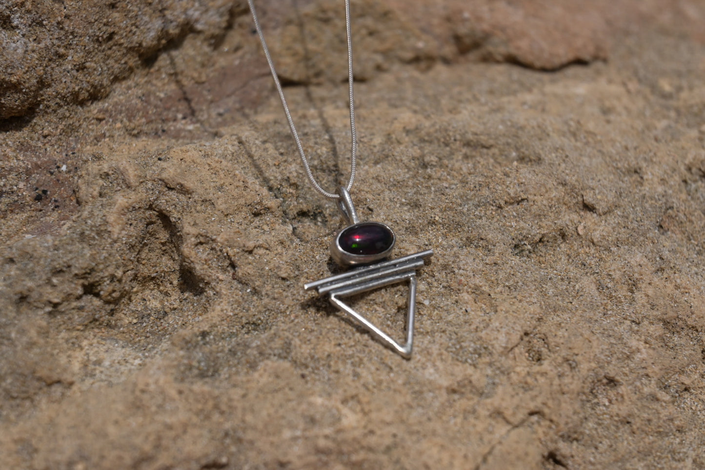 Opalo negro traingulo