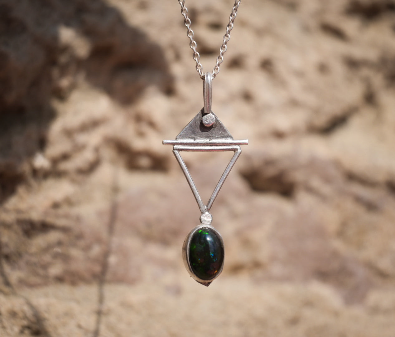 Opalo negro Geometria