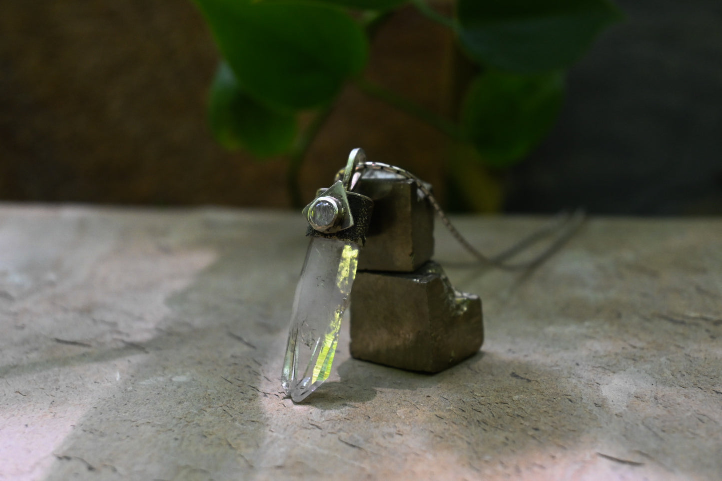 Amatista con piedra Lunar