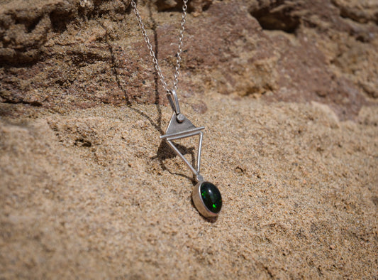 Opalo negro Geometria