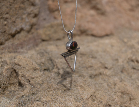 Opalo negro traingulo