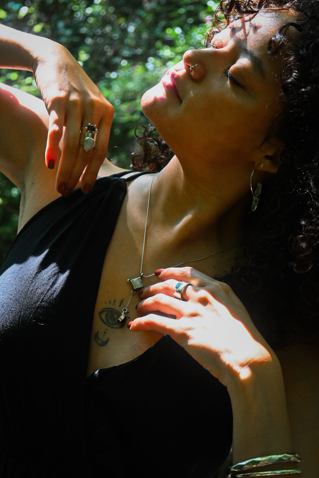 Anillo Granate y Piedra Lunar